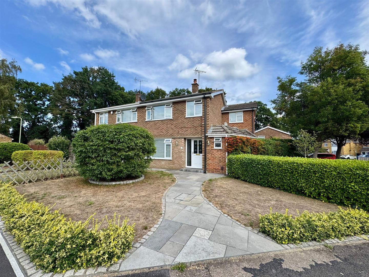Cotswold Close, Farnborough